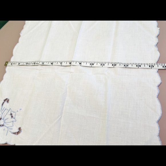 8 Vintage Linen White Napkins w/ Floral Cutouts - Picture 11 of 16